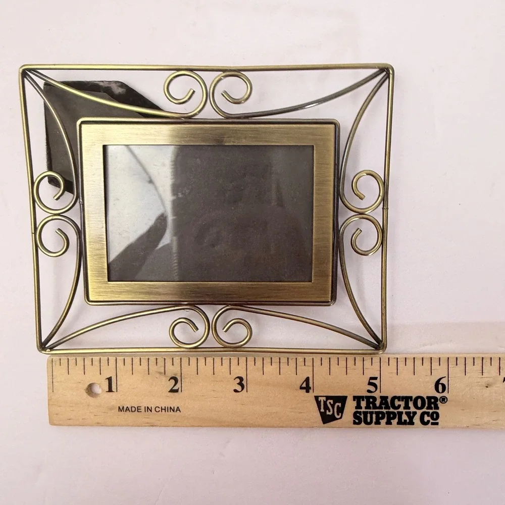 Vintage Style Brass Tone Scrollwork Picture Frame 3x5 Tabletop Ornate Metal